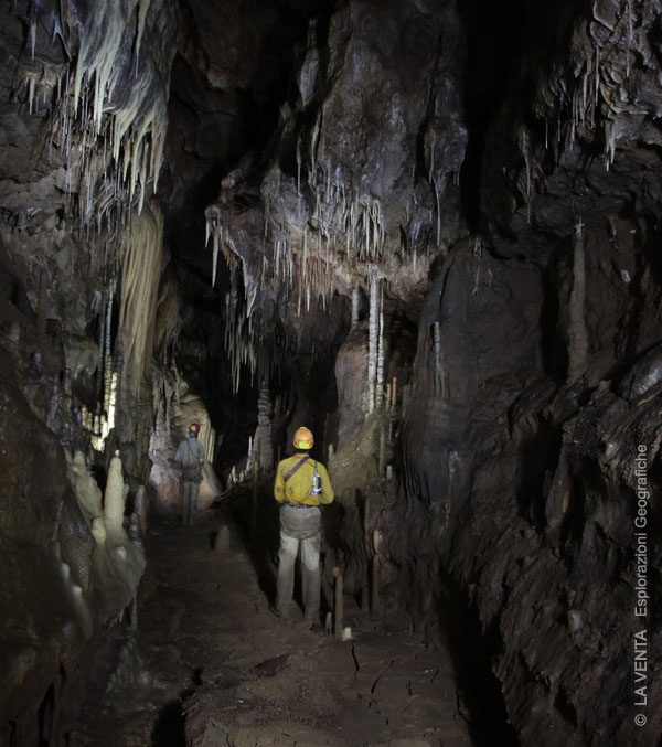 Gallerie concrezionate (foto Pier Paolo Porcu)